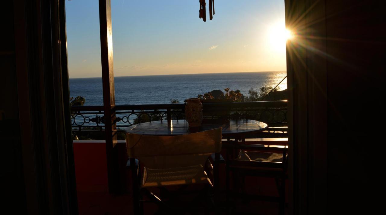Papadatos Apts With Amazing View - 5Mins From The Beach Kontogialos 외부 사진