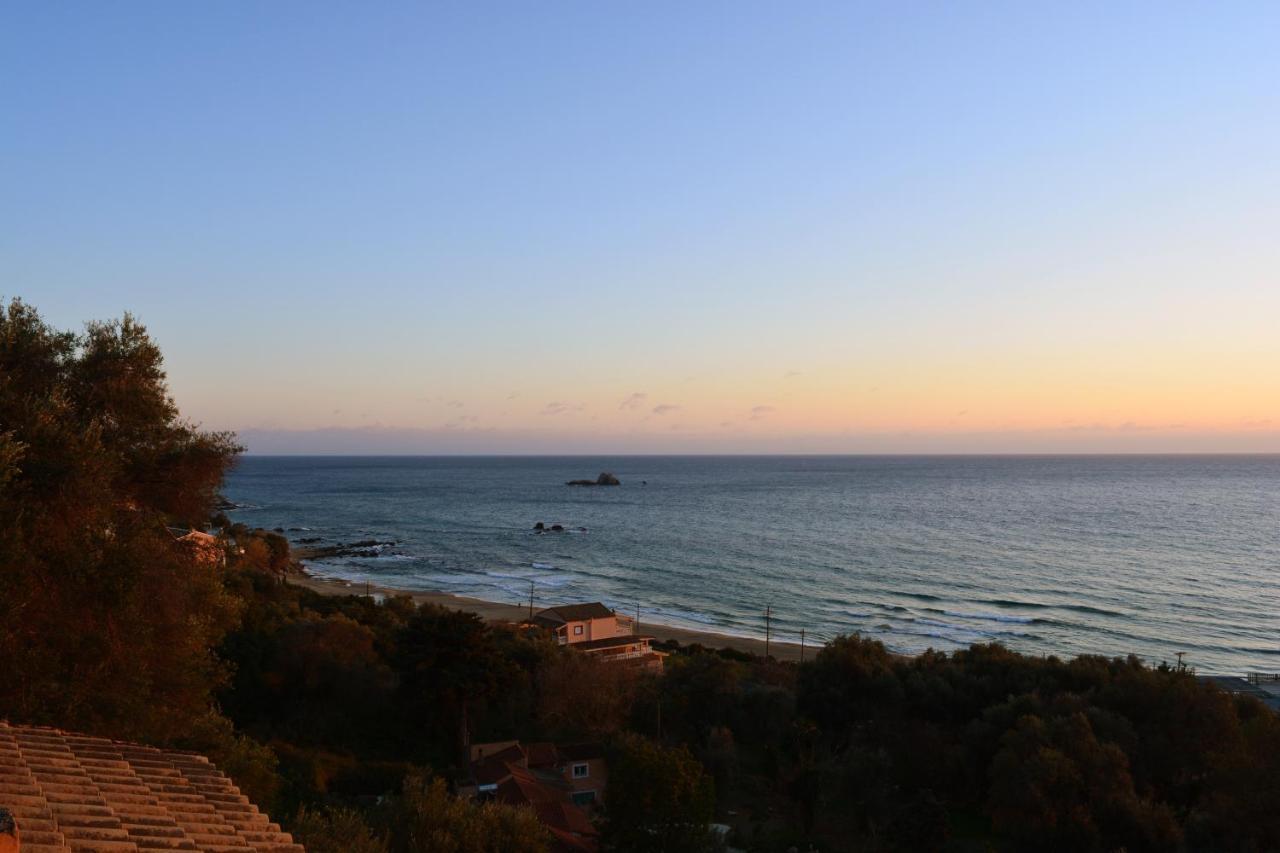 Papadatos Apts With Amazing View - 5Mins From The Beach Kontogialos 외부 사진