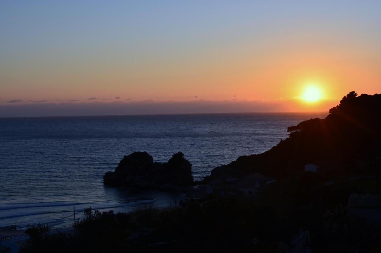 Papadatos Apts With Amazing View - 5Mins From The Beach Kontogialos 외부 사진